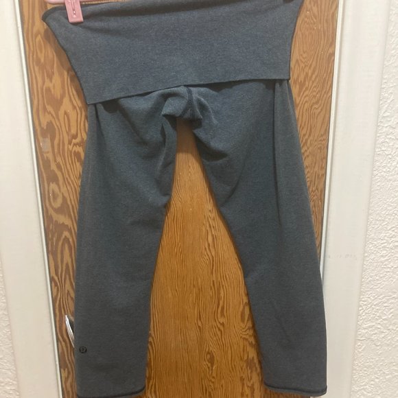 Lululemon Capri Leggings with rolldown waist size 4 - Picture 3 of 4
